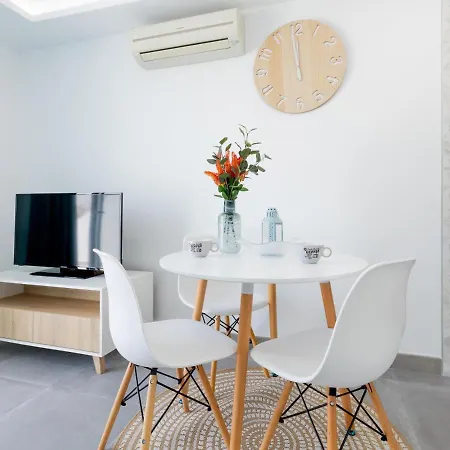 486 B Island Village Apartament *